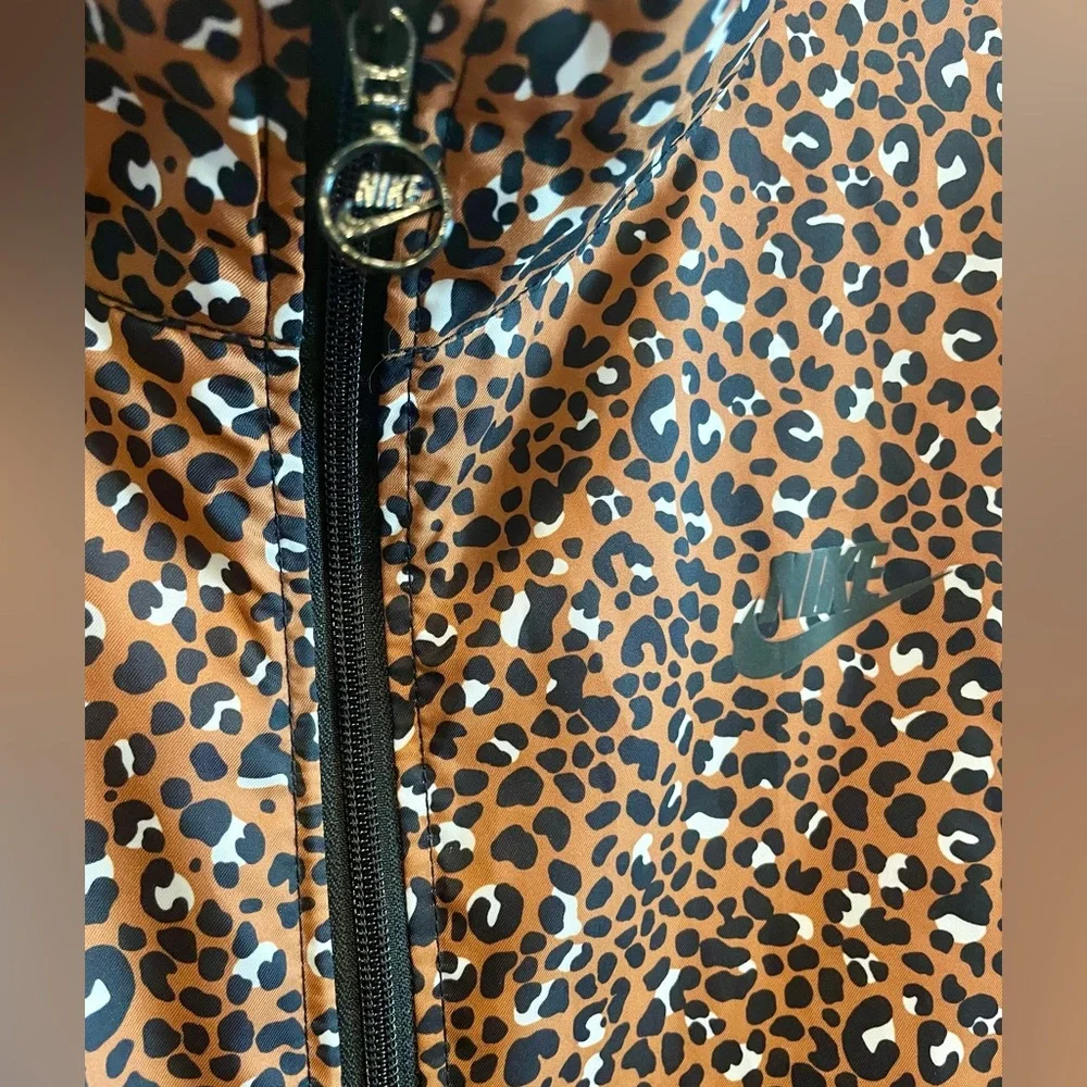 Nike Sportswear NSW Women's Full Zip Woven Jacket windbreaker Leopard size Med - Picture 4 of 5
